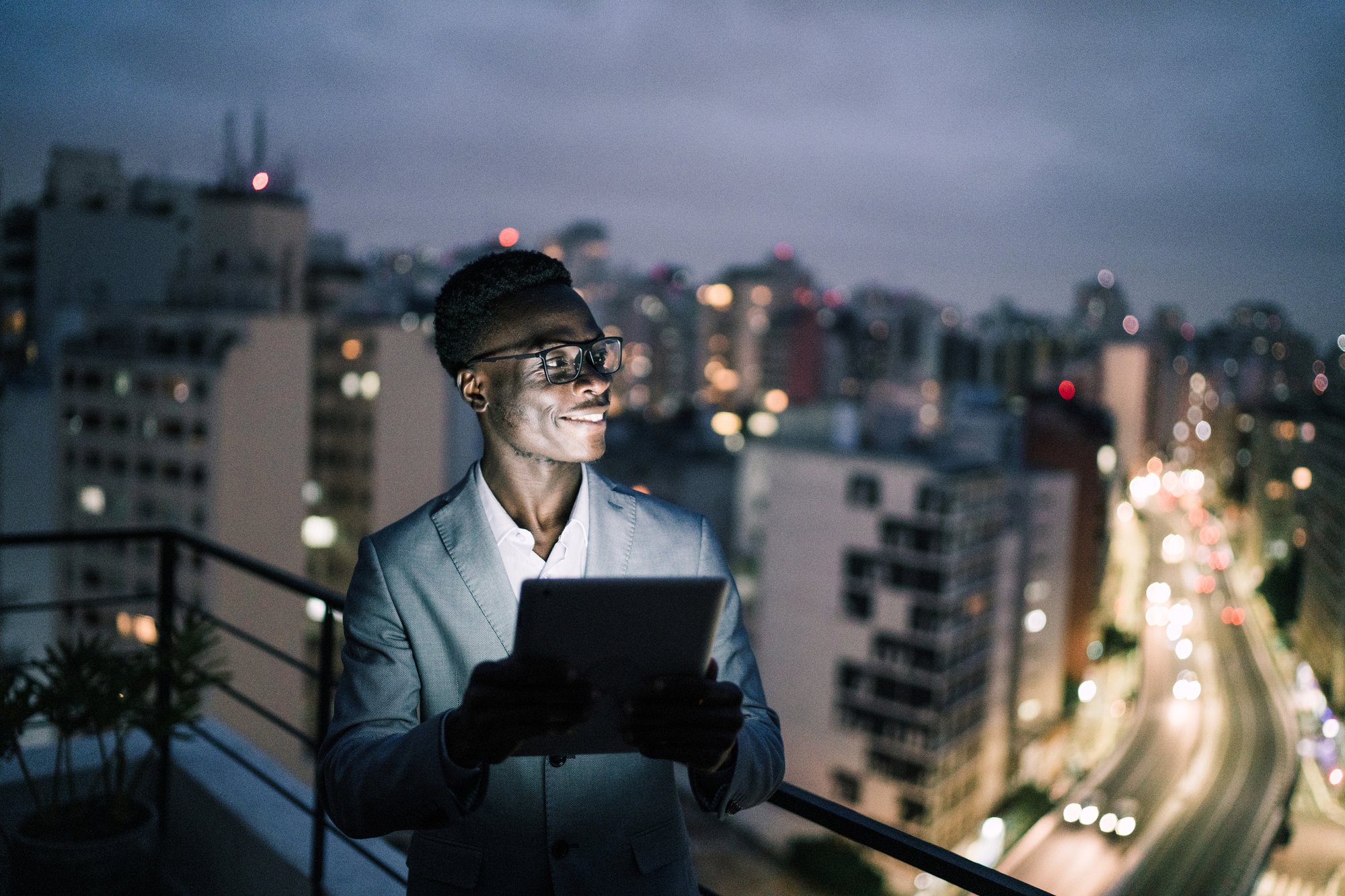 The client reads the article about ACS TR-069 Device Management Platform on iPad