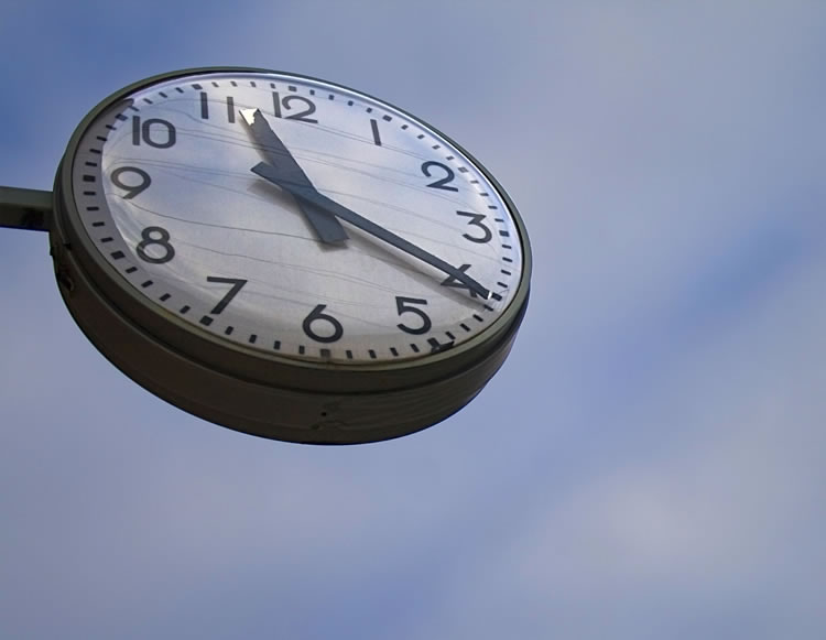 clock-with-sky-in-the-background-incognito-software